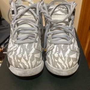 Boys Jordan size 11c Jordan 6-17-23 excellent used condition